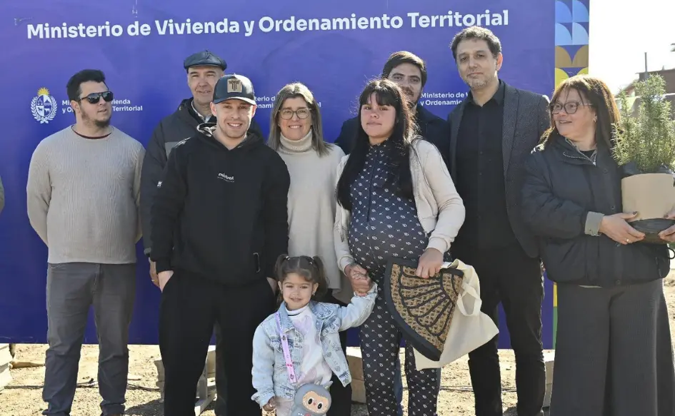 Programa Abriendo Puertas del MVOT ofrece viviendas en alquiler para jóvenes y hogares monoparentales. Foto: Presidencia