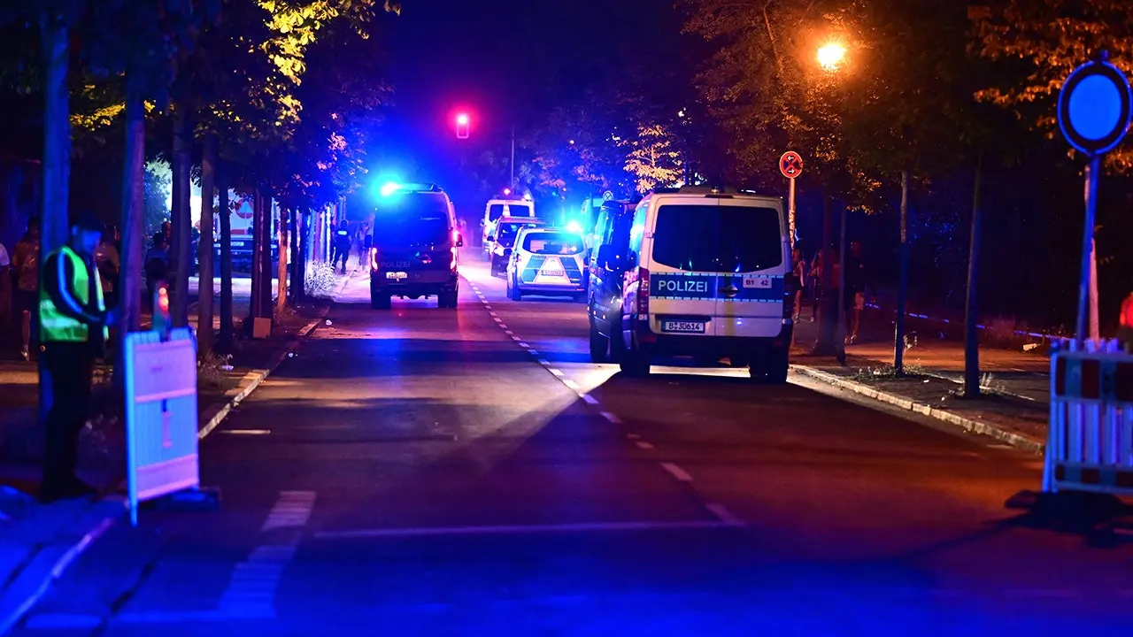 Policías y ambulancias en el parque Tiergarten de Berlín después del incidente. Foto: AP