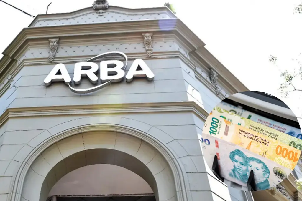 La fachada de la sede de ARBA, con un recuadro de billetes. Foto: La Nación