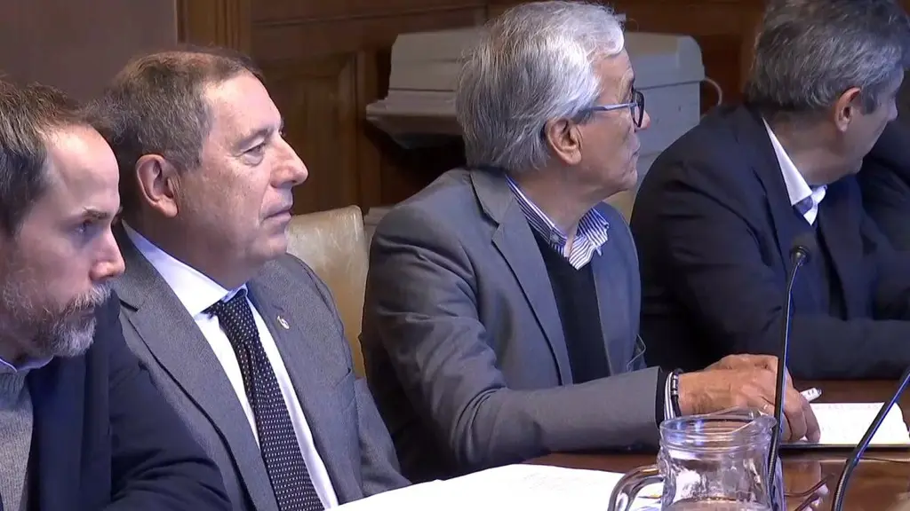 El equipo económico, en la reunión con la bancada oficialista. Foto: Subrayado