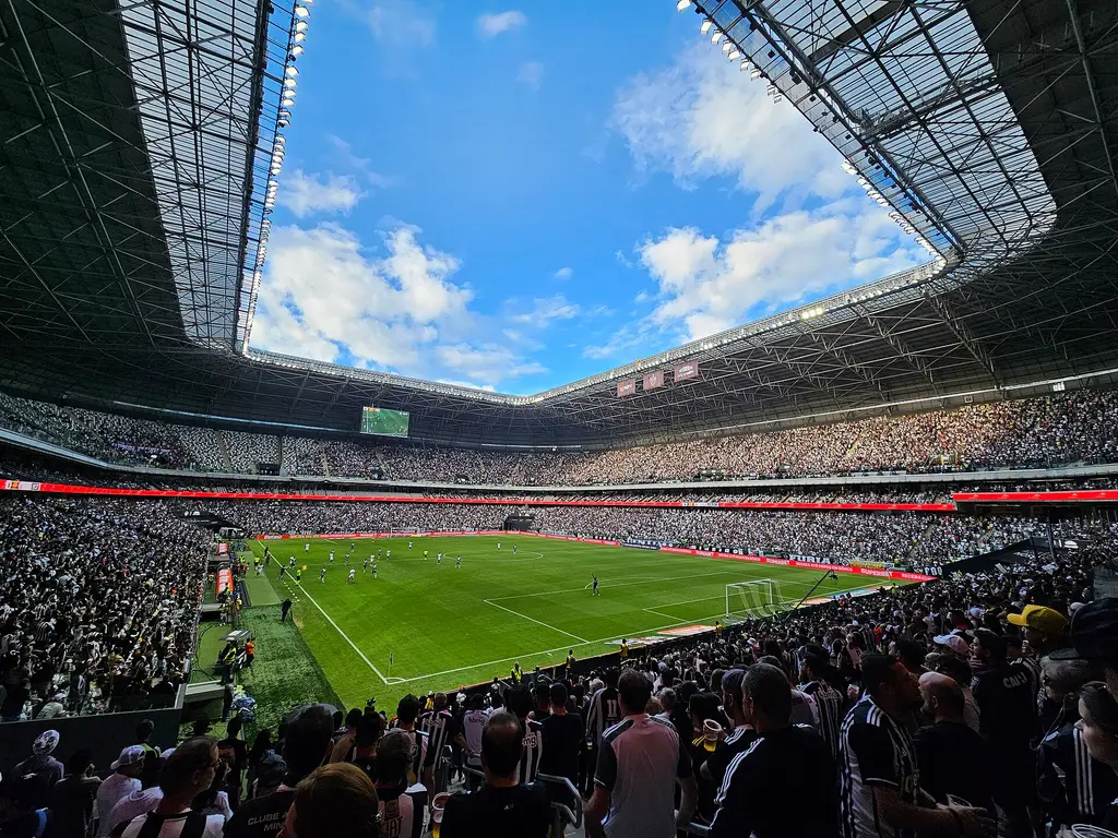 Hinchas de Atlético Mineiro en el Arena MRV de Belo Horizonte durante un partido. Foto: Felipebini / Wikimedia Commons (CC BY-SA 4.0) (archivo)