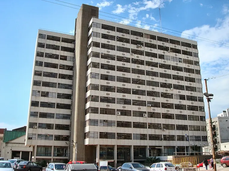 Edificio del Banco Central del Uruguay, en la Ciudad Vieja de Montevideo. Foto: Wikimedia Commons