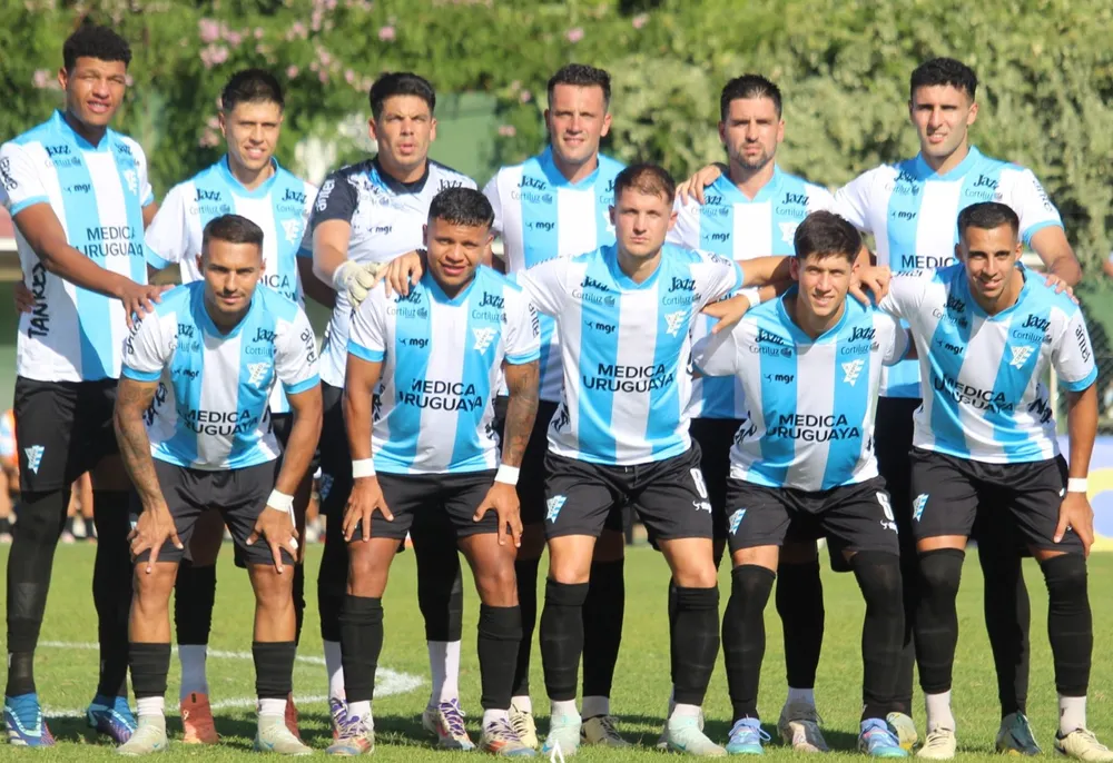 Bruno Betancor en el plantel de Cerro.