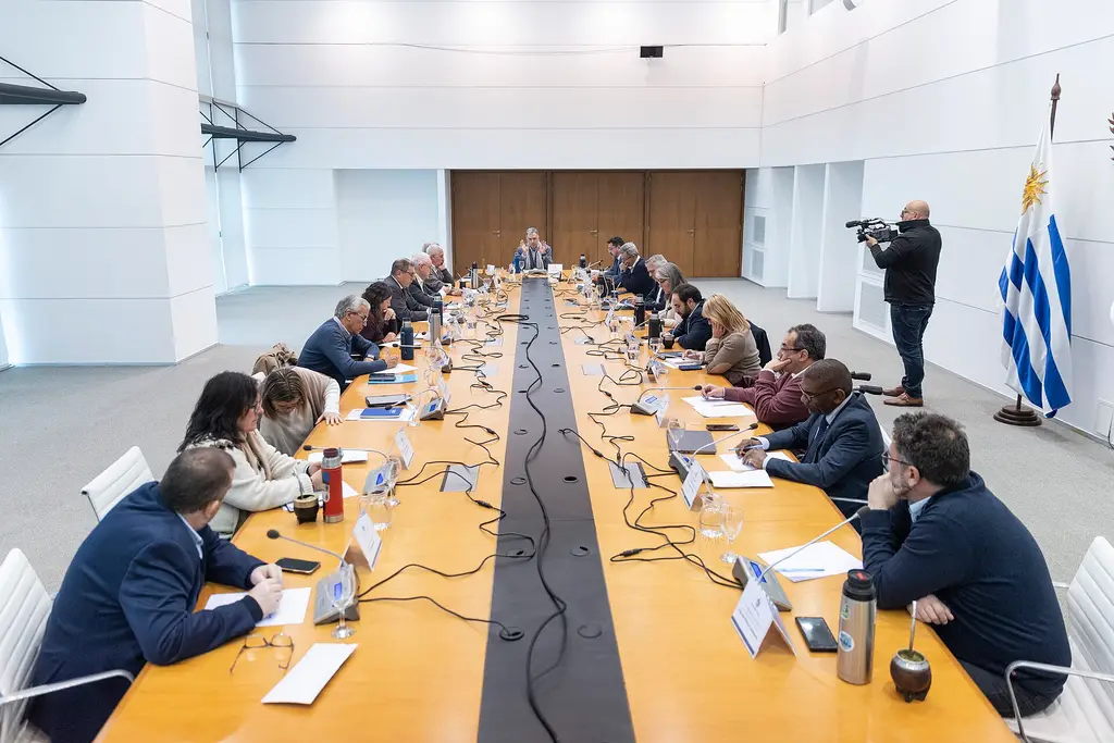 Reunión del Consejo de Ministros encabezada por el presidente Yamandú Orsi en Torre Ejecutiva. Foto: Presidencia de la República / Wikimedia Commons (CC BY 2.0) (archivo)