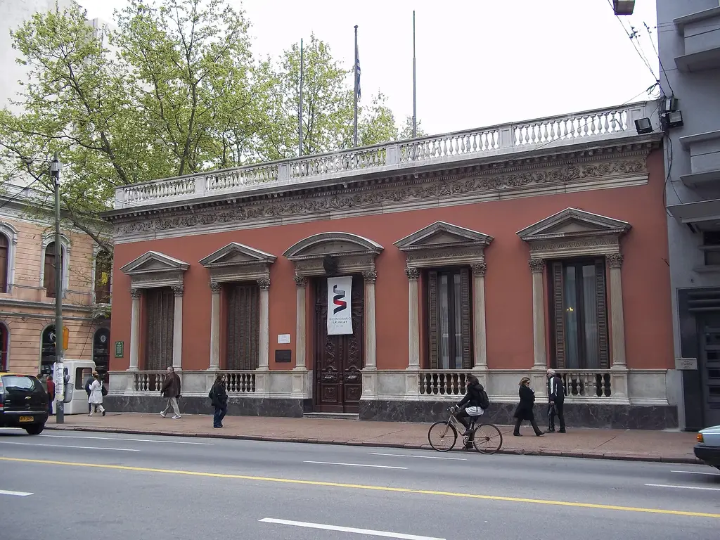 Fachada del Palacio Santos, sede del Ministerio de Relaciones Exteriores, en Montevideo. Foto: Andrea Mazza / Wikimedia Commons (CC BY-SA 3.0) (archivo)