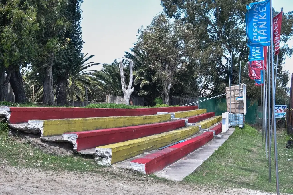 Cabecera del estadio Abraham Paladino, sede de Progreso–Cerro. Foto: Wikimedia Commons