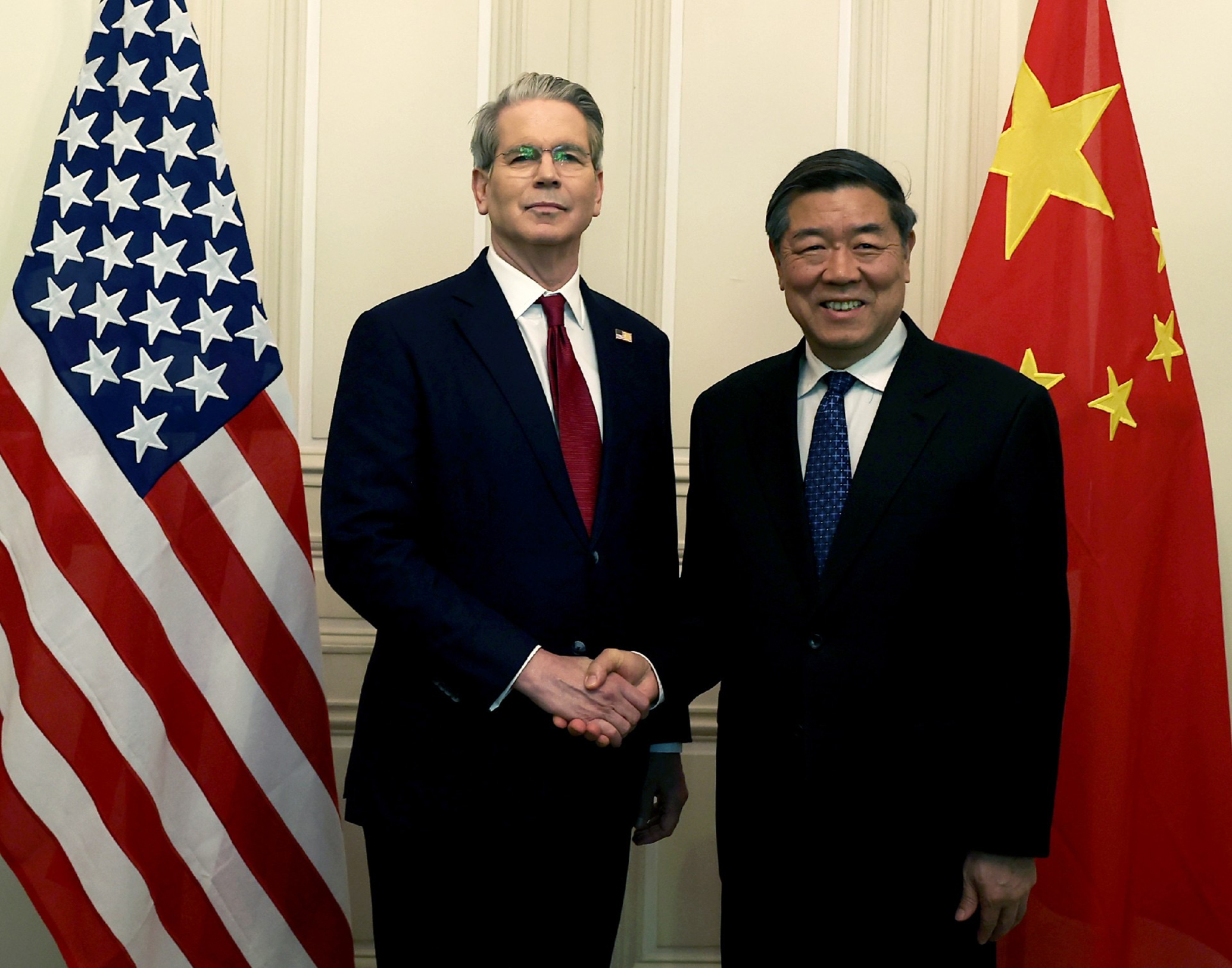 Reunión tensa entre representantes comerciales de China y Estados Unidos. Foto: El Observador
