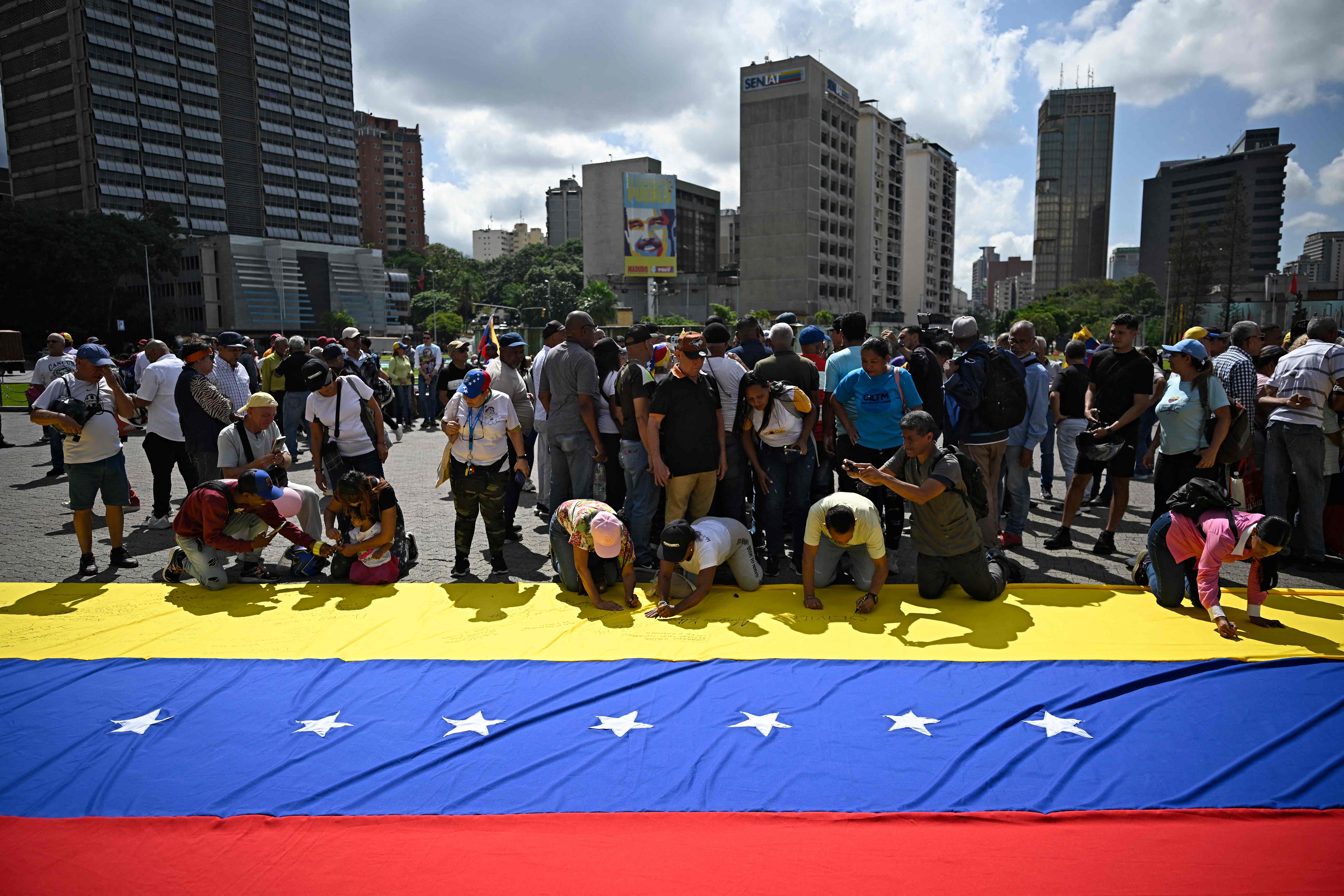 Cientos de venezolanos marchan en Caracas exigiendo elecciones. Foto: El País
