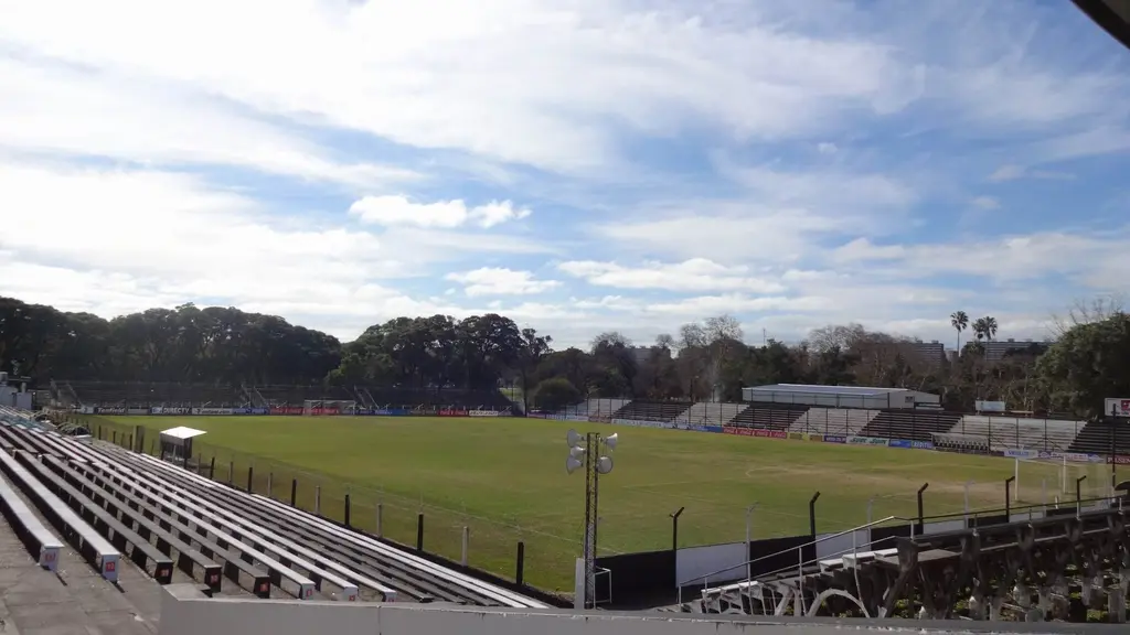 Cancha y tribunas del Parque Alfredo Víctor Viera, en Montevideo, en un día soleado. Foto: Soul Train / Wikimedia Commons (CC BY-SA 3.0) (archivo)