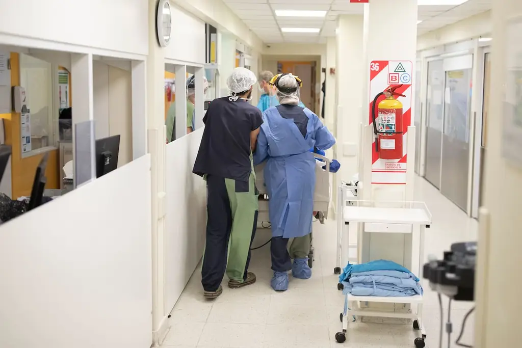 Un pasillo de una clínica. Foto: La Nación