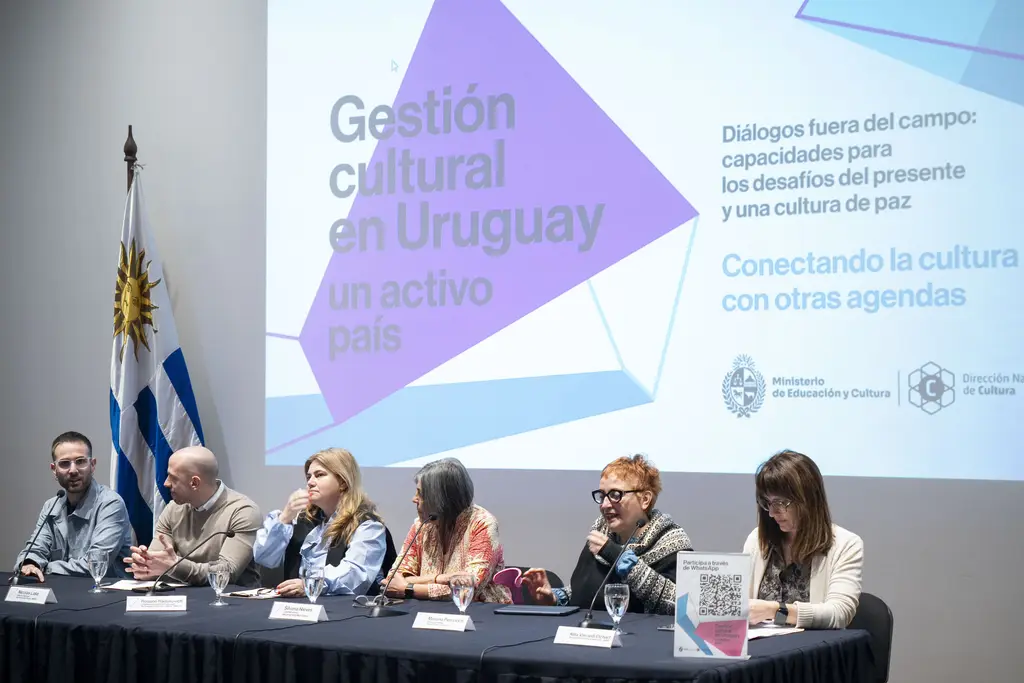 Autoridades de la Dirección Nacional de Cultura en el conversatorio por el Día de la Gestión Cultural. Foto: Presidencia