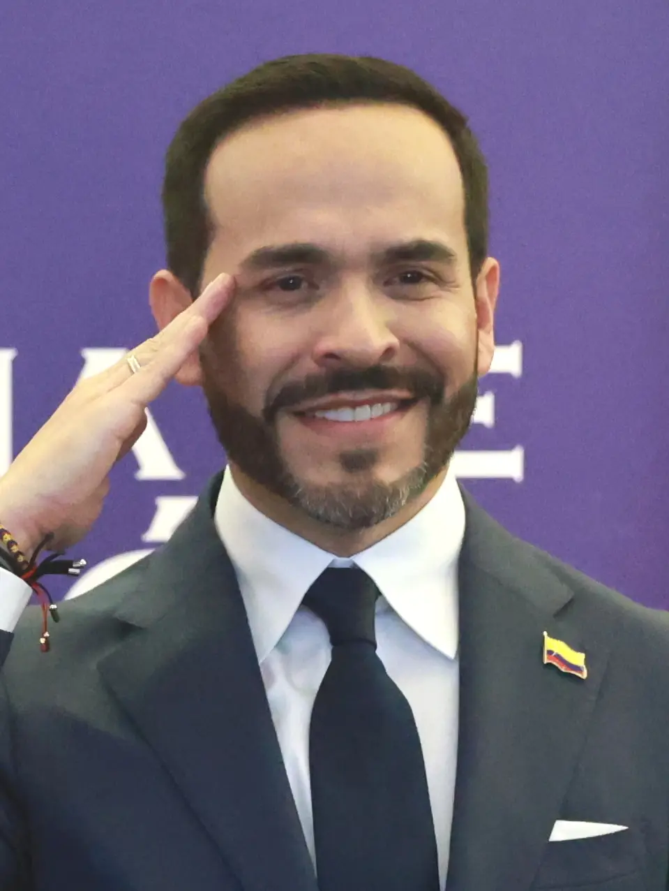El presidente colombiano Abelardo de la Espriella saluda durante un encuentro bilateral en Cali, el 7 de agosto (archivo). Foto: Presidencia de Ecuador / Wikimedia Commons (dominio público)