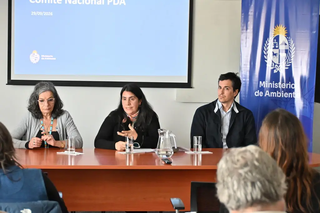 Integrantes de la mesa durante la primera reunión del Comité Nacional de Pérdidas y Desperdicios de Alimentos, en el Ministerio de Ambiente. Foto: Ministerio de Ambiente