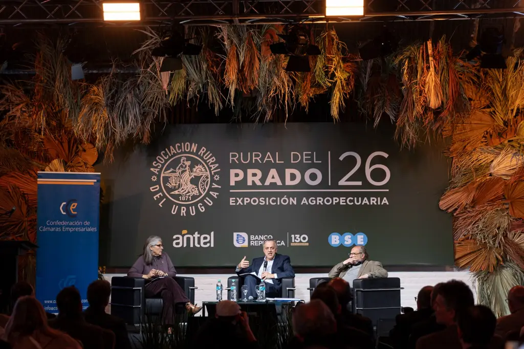 Autoridades y empresarios en la Expo Prado durante el encuentro sobre competitividad. Foto: Presidencia