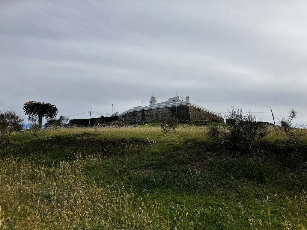 La Fortaleza del Cerro de Montevideo, donde el barbero Gonzalo de Castro fue asesinado durante un robo. Foto: Efeland / Wikimedia Commons (CC BY-SA 4.0) (archivo)
