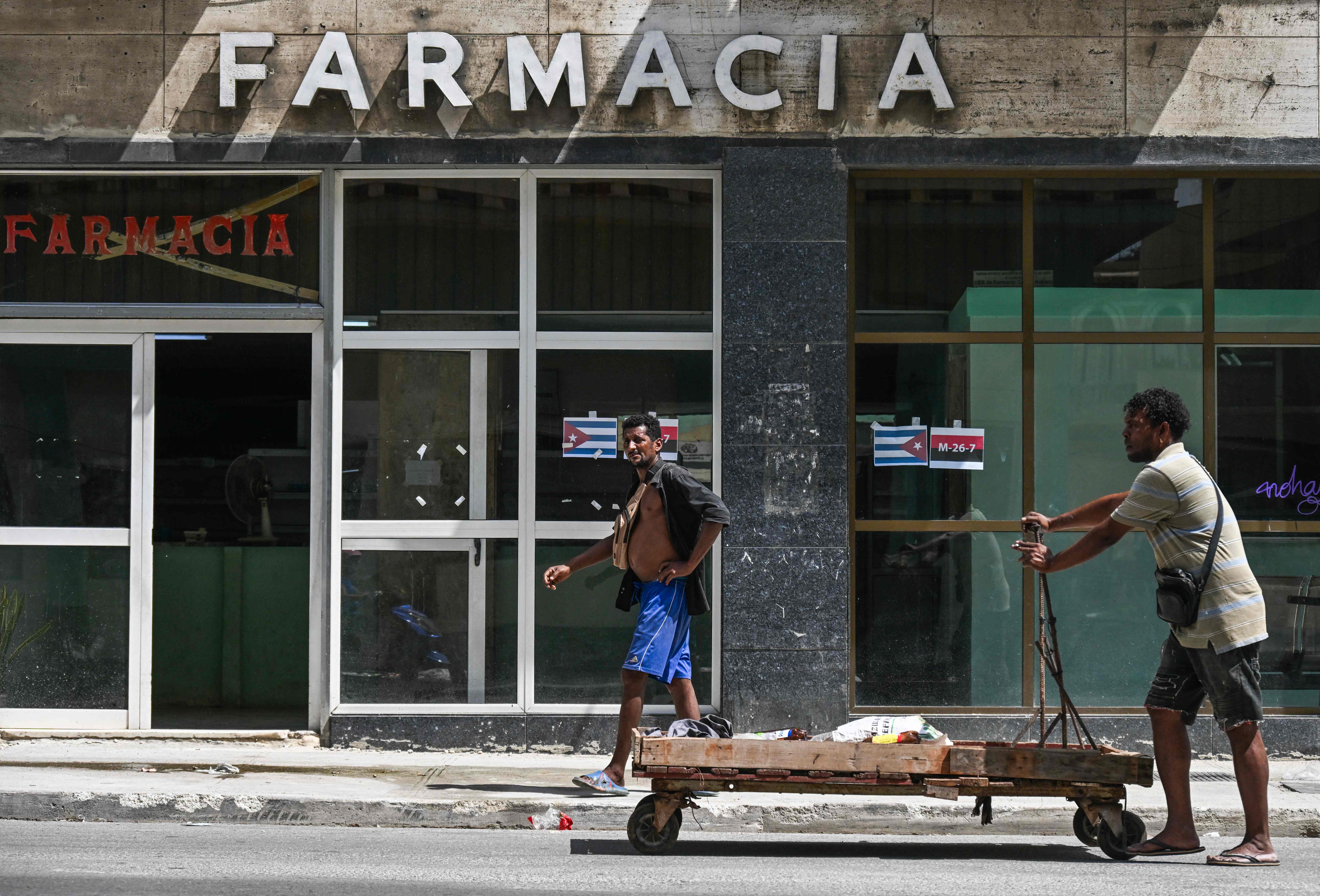Mercado callejero en Cuba, reflejando la economía local. Foto: El País