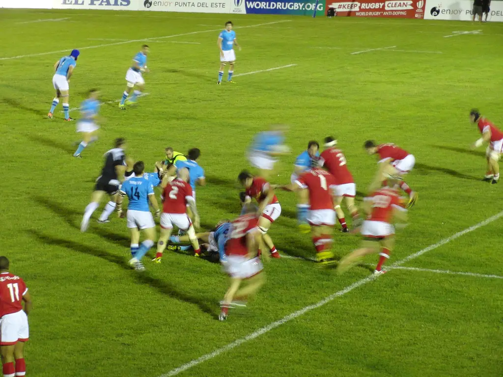 Jugadores de Uruguay y Canadá disputan una pelota en un partido de rugby en el Estadio Charrúa, imagen ilustrativa. Foto: NaBUru38 / Wikimedia Commons (CC BY-SA 4.0) (archivo)
