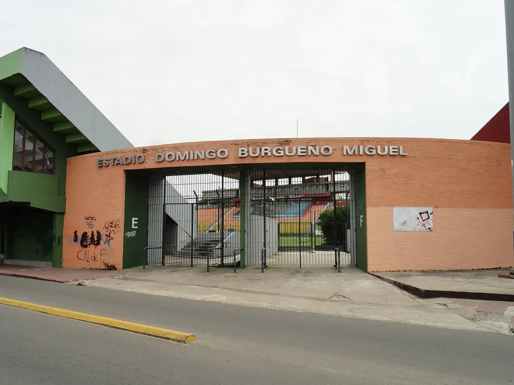 Entrada del estadio Domingo Burgueño Miguel, en Maldonado (archivo). Foto: NaBUru38 / Wikimedia Commons (CC BY-SA 4.0) (archivo)