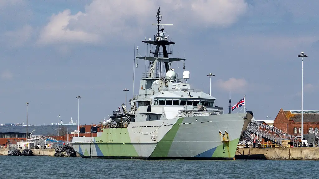 El patrullero británico HMS Severn, uno de los tres buques clase River ofrecidos a Uruguay, amarrado en Portsmouth en 2023 (archivo). Foto: The wub (CC BY-SA 4.0)