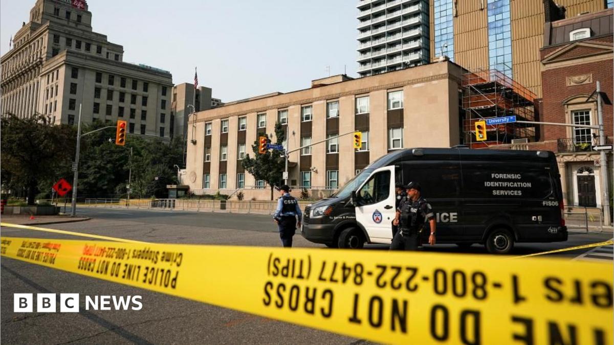 Policía asegurando el área alrededor del consulado de EE.UU. en Toronto tras un incidente de disparos. Foto: BBC