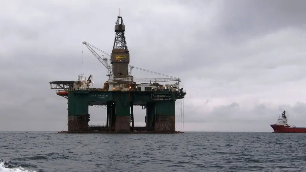 Una plataforma petrolera en el mar. Foto: Ámbito