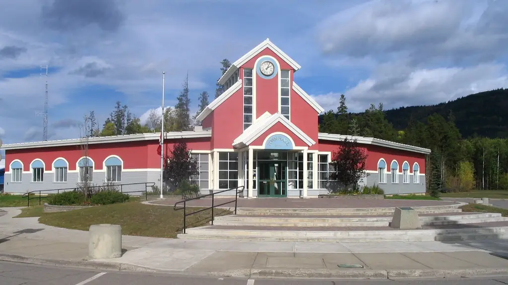 Edificio del ayuntamiento de Tumbler Ridge, el pequeño pueblo de Columbia Británica donde ocurrió el tiroteo escolar. Foto: usuario de Wikipedia en inglés / Wikimedia Commons (CC BY-SA 3.0) (archivo)
