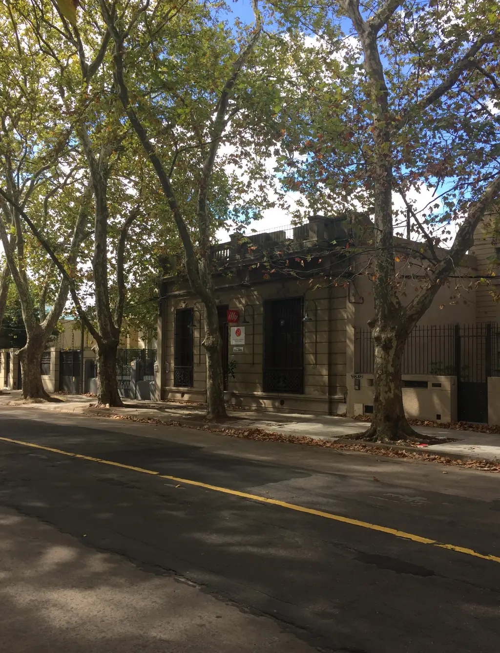Avenida 19 de Abril en el Prado, una de las vías con cortes y estacionamiento restringido por la Expo. Foto: Fadesga / Wikimedia Commons