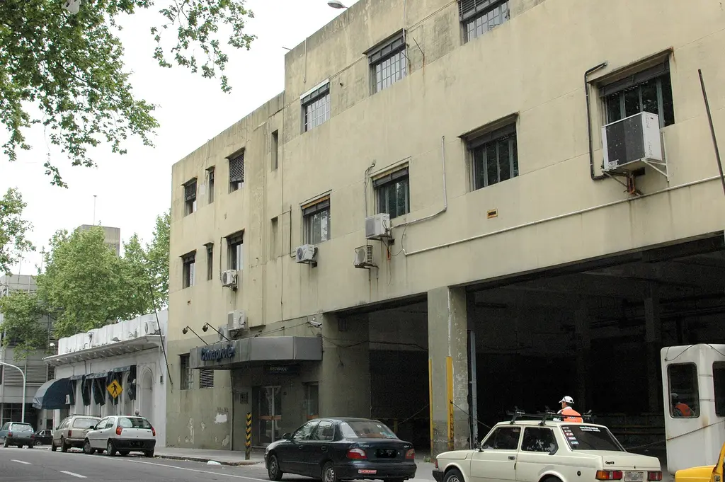 Edificio de la cooperativa láctea Conaprole. Foto: Andrés Franchi Ugart / Wikimedia Commons (CC BY-SA 3.0) (archivo)