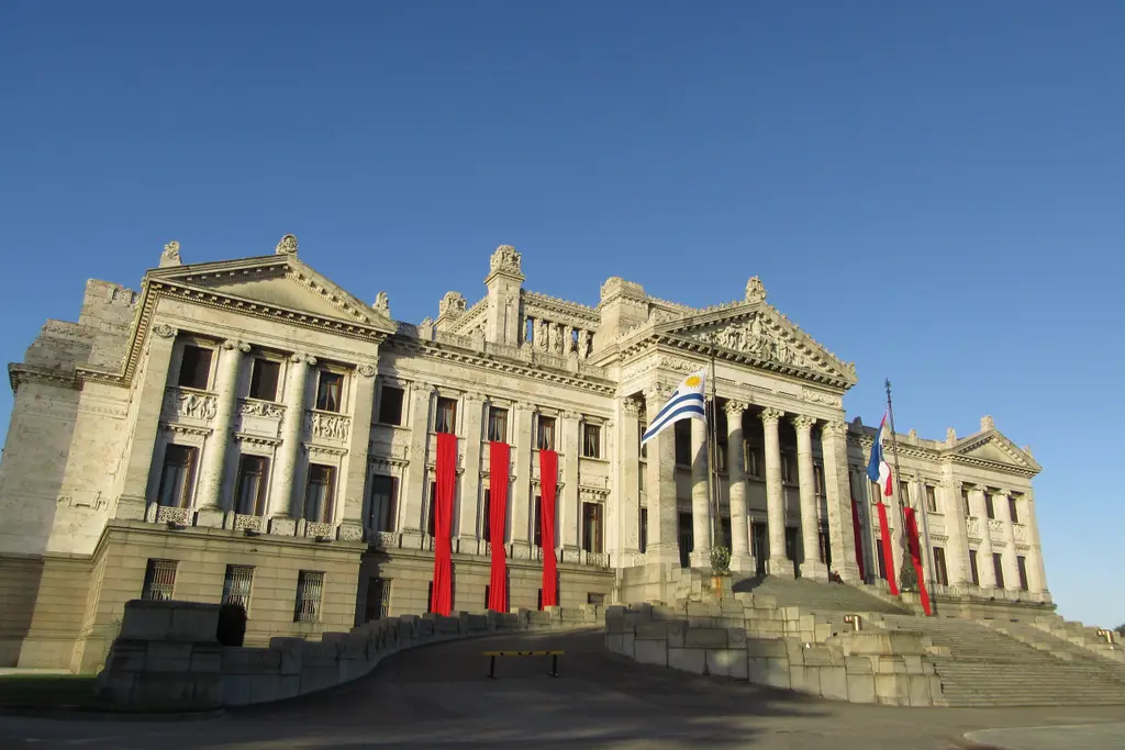 Palacio Legislativo en Montevideo, sede del debate de la Rendición. Foto: Wikimedia Commons