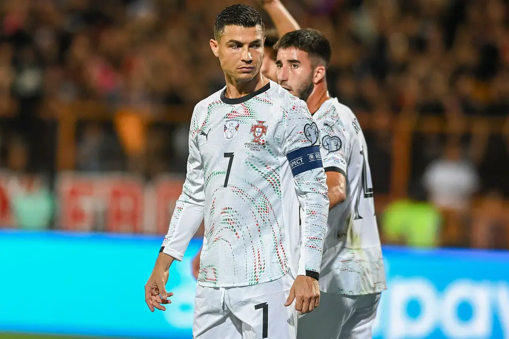 Cristiano Ronaldo, con la cinta de capitán de Portugal, en un partido de Eliminatorias ante Armenia en Ereván (archivo). Foto: YantsImages / Wikimedia Commons (CC BY-SA 4.0) (archivo)