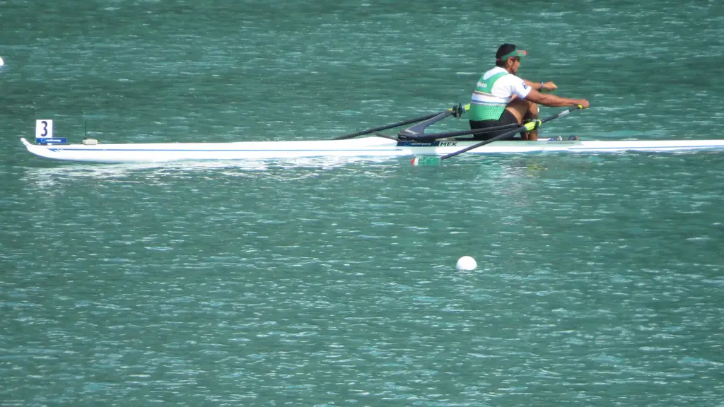 Un remero compite en single scull durante un campeonato mundial de remo, imagen ilustrativa. Foto: Shev123 / Wikimedia Commons (CC0) (archivo)