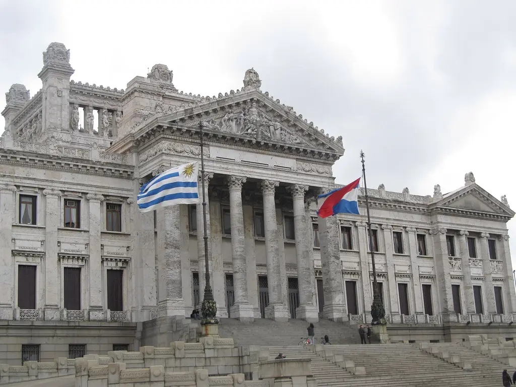 Fachada del Palacio Legislativo, sede del Parlamento, en Montevideo. Foto: Tiana Gerfauo Gonzalez / Wikimedia Commons (CC BY-SA 3.0) (archivo)