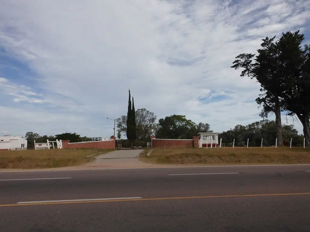 Entrada de la Escuela Militar de Equitación en Toledo, Canelones. Foto: Ganímedes / Wikimedia Commons (CC BY-SA 4.0) (archivo)