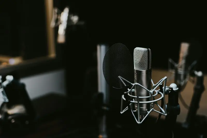 Estudio de televisión con luces. Foto: Unsplash