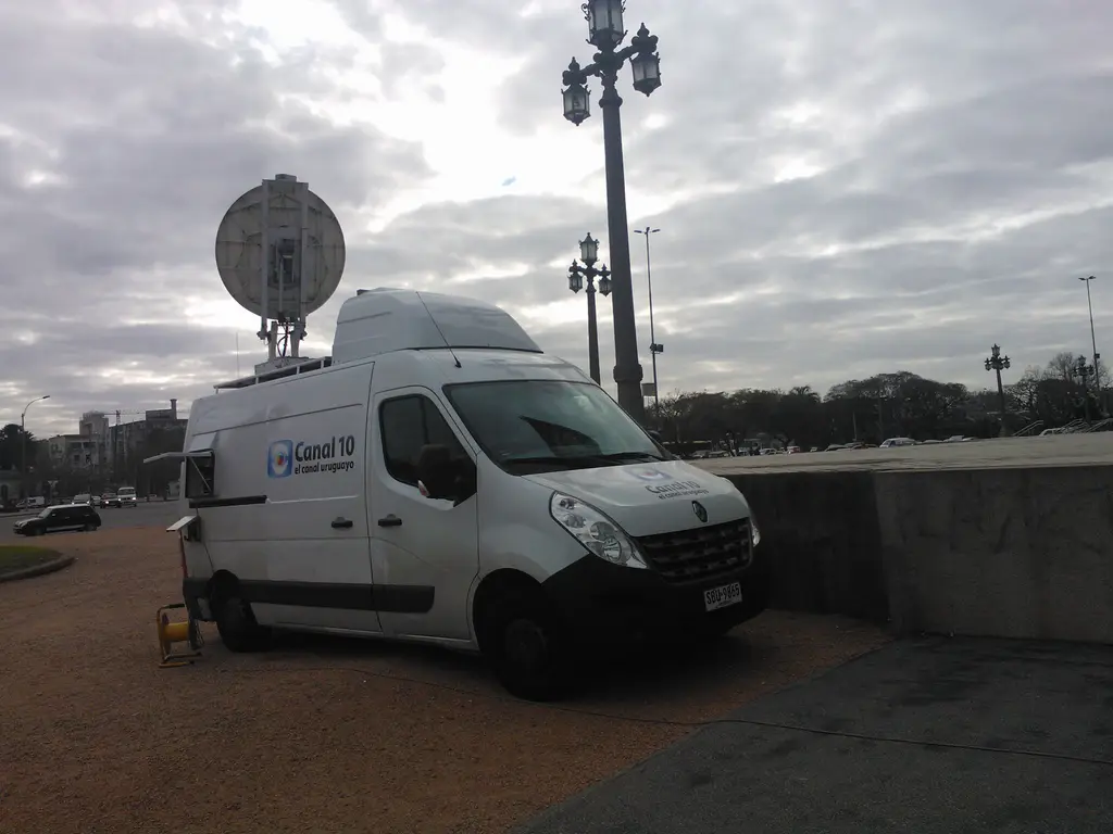 Unidad móvil de televisión Saeta en Montevideo. Foto: Wikimedia Commons