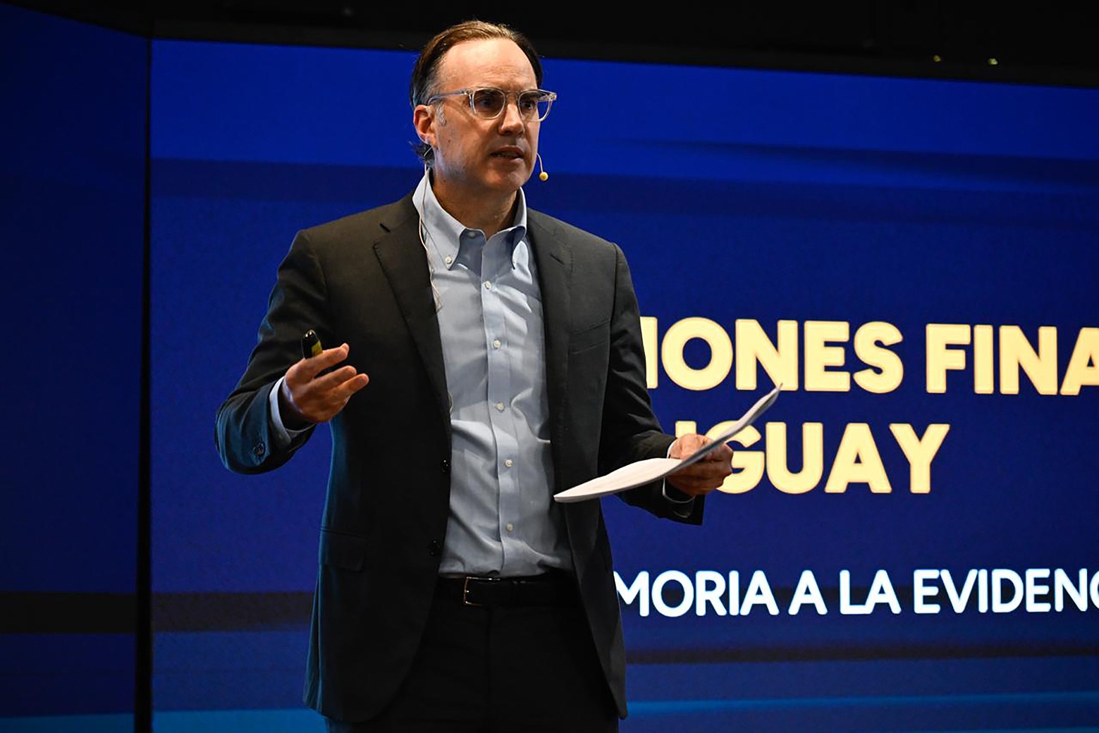 Guillermo Tolosa durante su exposición en el Banco Central. Foto: El País