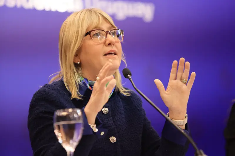 Cristina Lustemberg durante la presentación de la licitación del Hospital de la Costa en Atlántida. Foto: Ministerio de Salud Pública