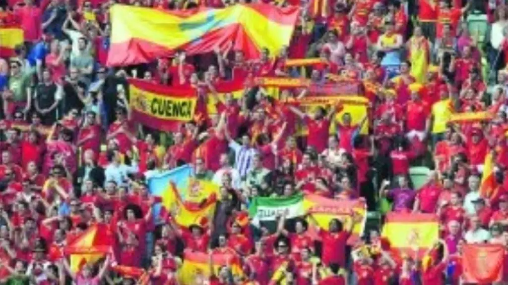 Hinchas de España en la tribuna. Foto: El Observador