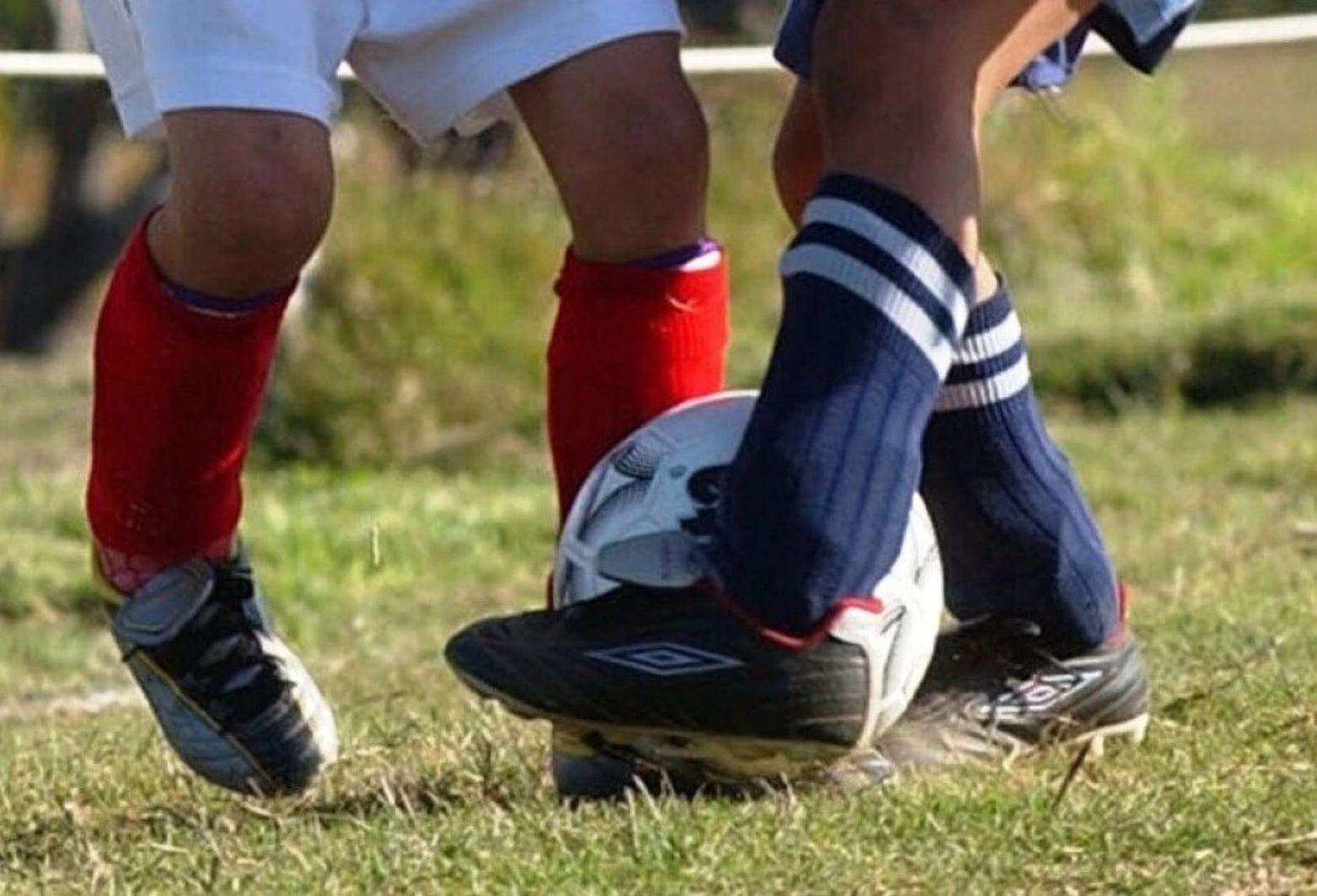 Niños jugando al fútbol en un club de baby fútbol en Montevideo. Foto: El País
