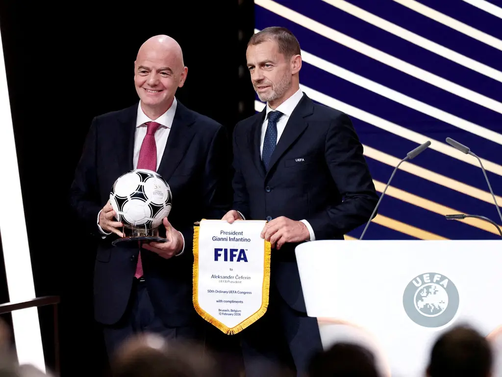 Gianni Infantino y Aleksander Ceferin, en el 50.º Congreso de la UEFA, en Bruselas, el 12 de febrero de 2026. Foto: Benoit Tessier / Reuters