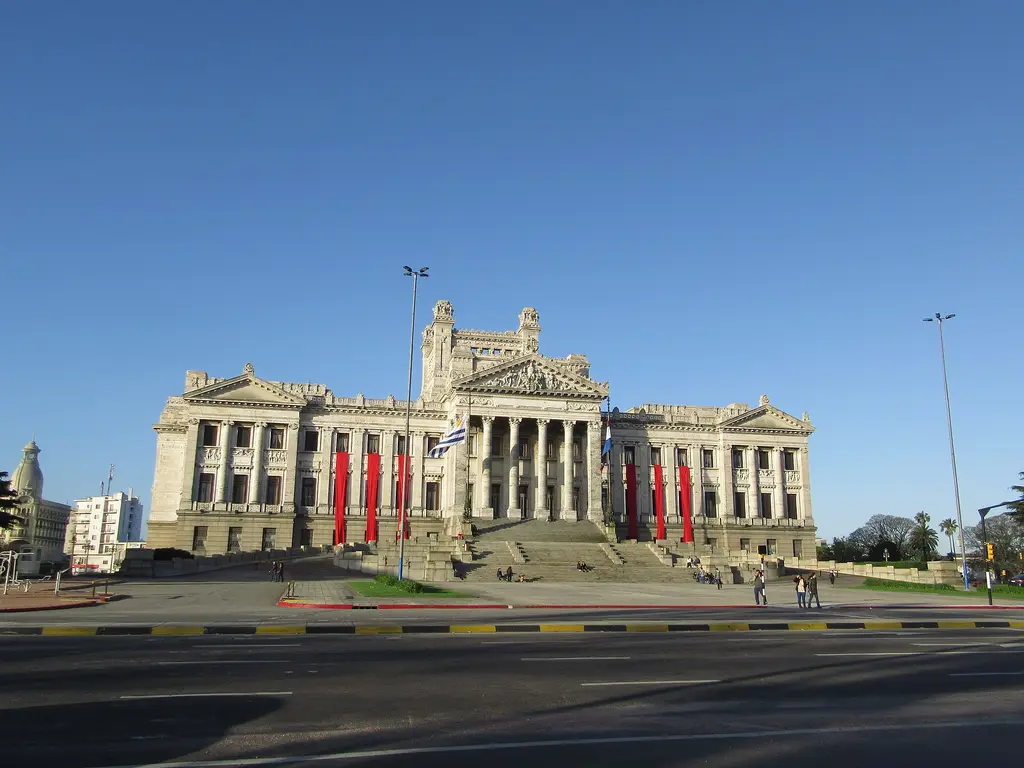 Fachada principal del Palacio Legislativo, en Montevideo, sede del Parlamento. Foto: Felipe Restrepo Acosta / Wikimedia Commons (CC BY-SA 4.0) (archivo)