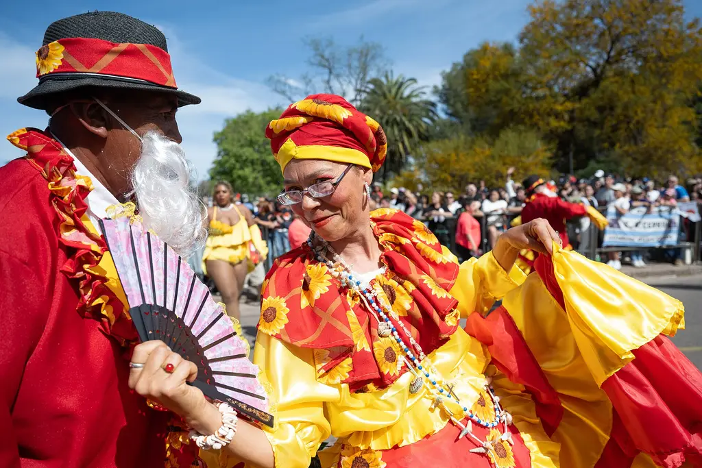 Una mama vieja y un gramillero bailan durante las Llamadas de Admisión en el Prado. Foto: Ignacio Turell / Wikimedia Commons (CC BY-SA 4.0) (archivo)