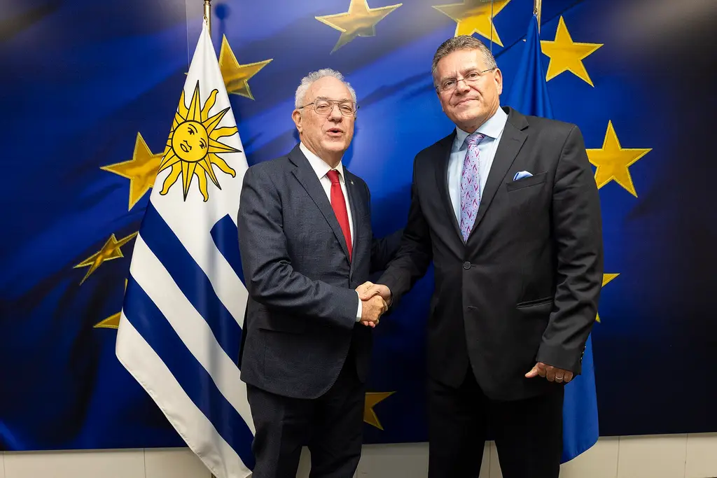 El canciller Mario Lubetkin durante una visita a la Comisión Europea en Bruselas. Foto: Lukasz Kobus / Comisión Europea / Wikimedia Commons (CC BY 4.0) (archivo)