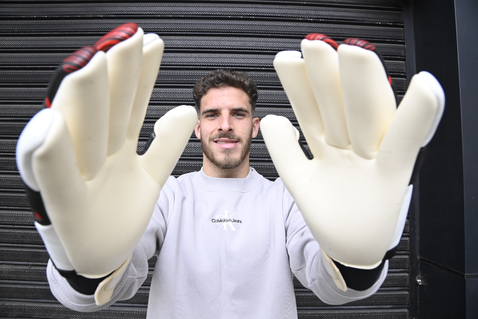 Mathías Bernatene en acción como arquero de Liverpool. Foto: El País