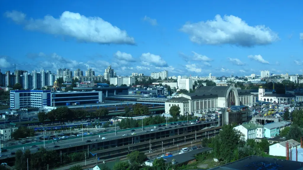 Vista de la estación central de trenes de Kiev y los barrios que la rodean. Foto: Viktor Polianko / Wikimedia Commons (CC BY-SA 3.0) (archivo)