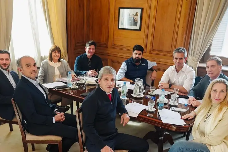 Reunión del equipo de gobierno argentino. Foto: La Nación