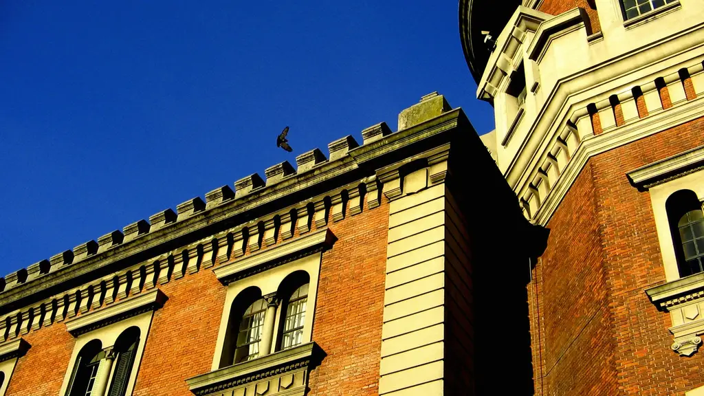 Fachada de ladrillo del cuartel de Bomberos en Montevideo bajo cielo despejado. Foto: Eduardo Ruggieri / Wikimedia Commons (CC BY-SA 3.0) (archivo)