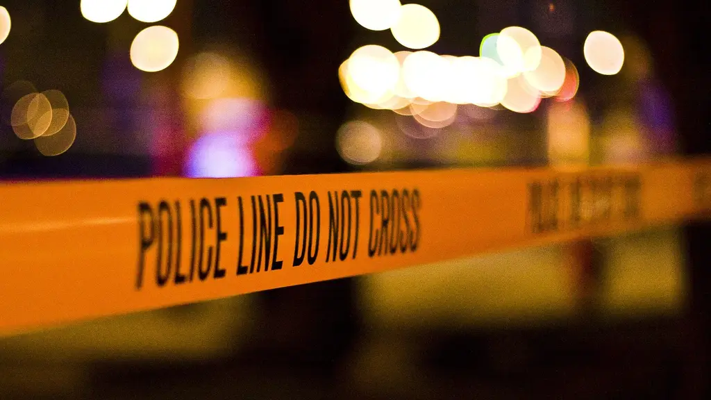 Cinta policial que delimita una escena del crimen de noche, imagen ilustrativa. Foto: Tony Webster / Wikimedia Commons (CC BY-SA 4.0) (archivo)