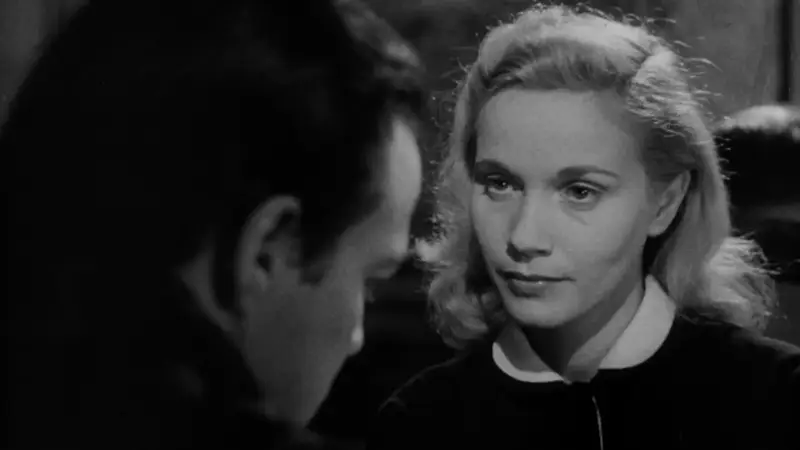 Eva Marie Saint como Edie Doyle frente a Marlon Brando en una escena de "Nido de ratas", el papel que le valió el Oscar. Foto: captura del tráiler / Wikimedia Commons (dominio público) (archivo)