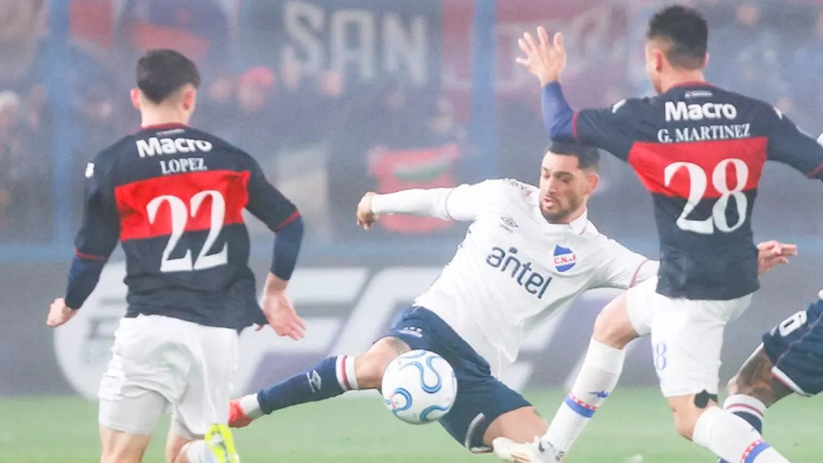Maximiliano Gómez celebra su gol en el partido entre Tigre y Nacional. Foto: Subrayado